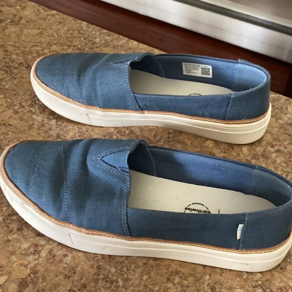 Toms Canvas Shoes View 4